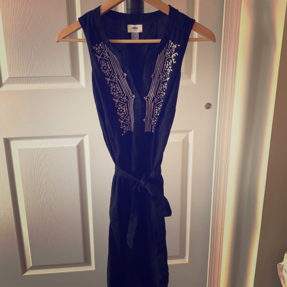 Old navy black and white embroidered dress